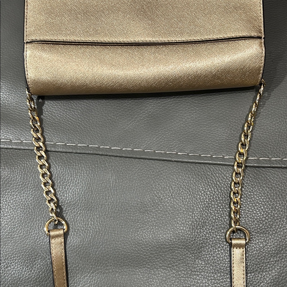 Michael Kors Jet Set Gold Crossbody Bag, PRISTINE CONDITION (dimensions 9.5”x7”) - Picture 12 of 16
